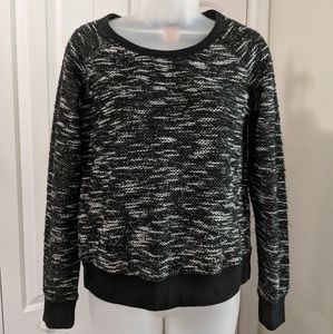 ⬇️💲Black and White sweater